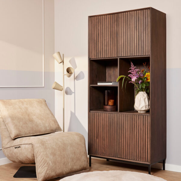 Madison, leverbaar in kleuren Black, Walnut en Sand