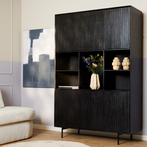 Madison, leverbaar in kleuren Black, Walnut en Sand