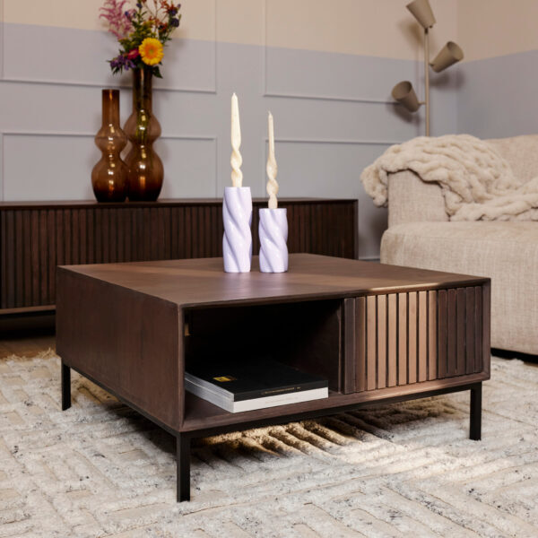 Madison, leverbaar in kleuren Black, Walnut en Sand