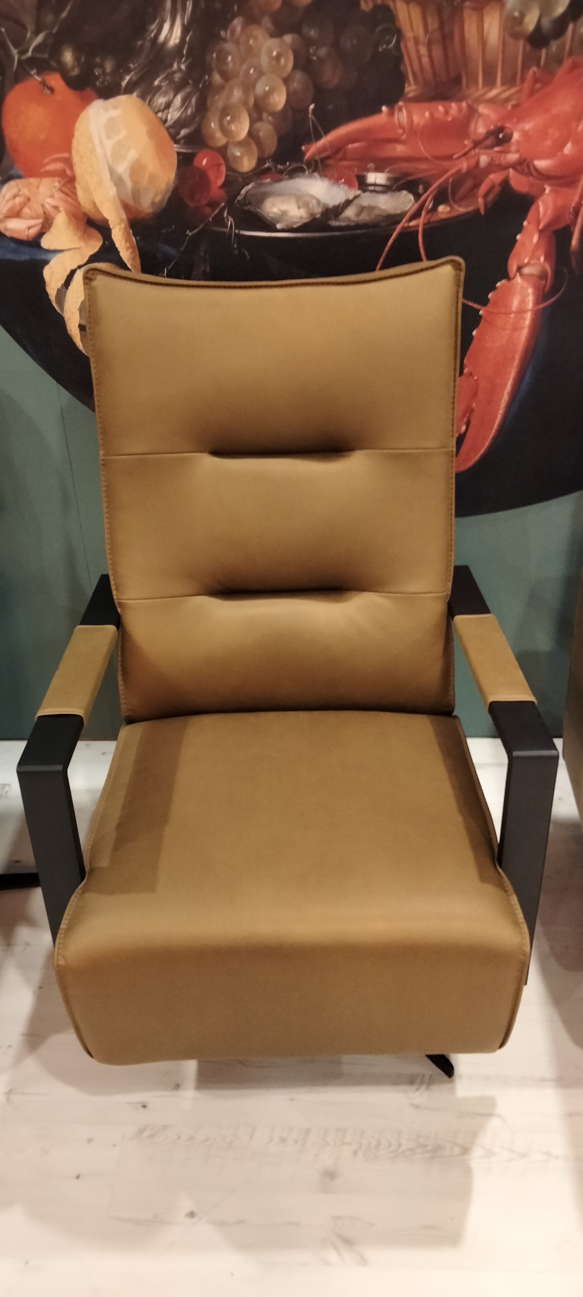 Afhaal showroommodel, fauteuil Novero met optie bijpassende hocker