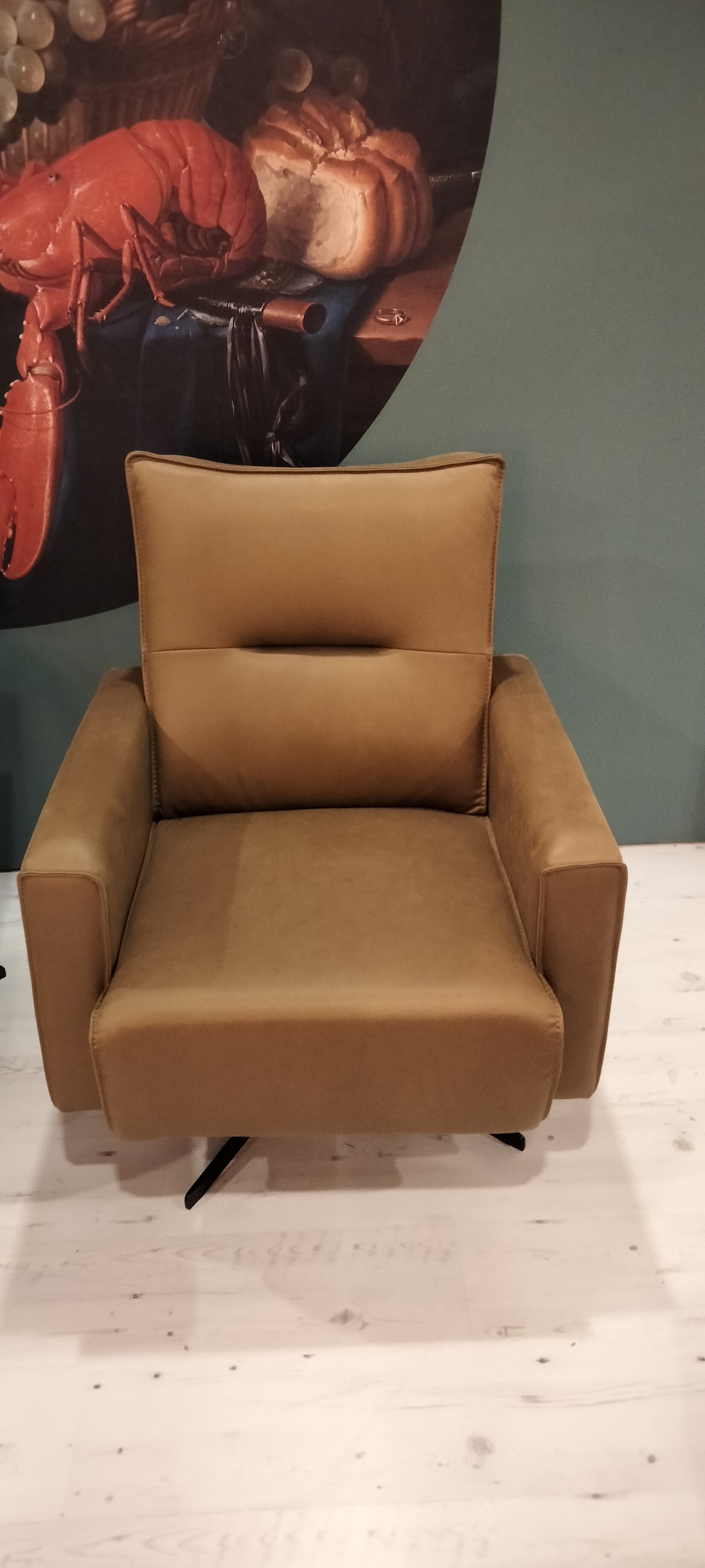 Afhaal showroommodel, fauteuil Dover met optie bijpassende hocker