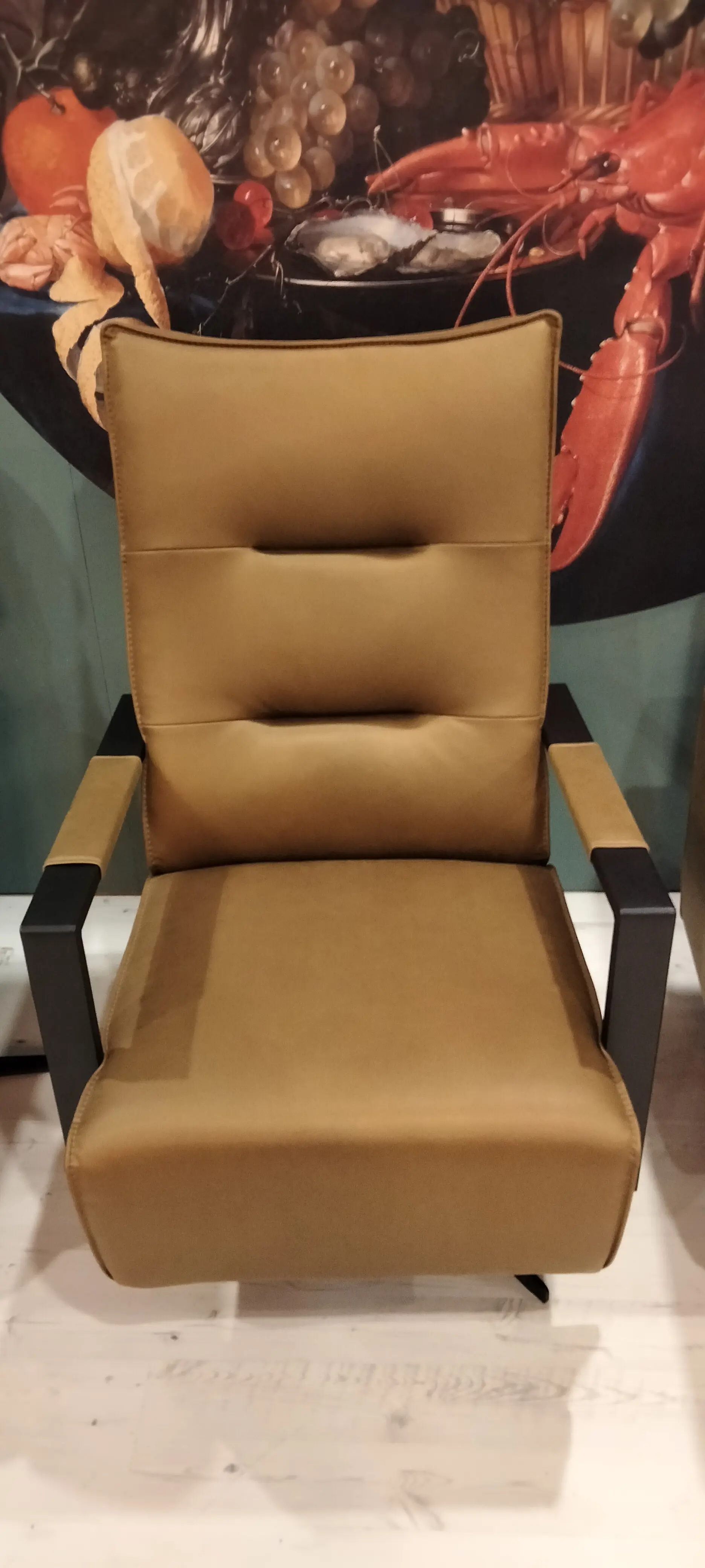 Afhaal showroommodel, fauteuil Dover met optie bijpassende hocker