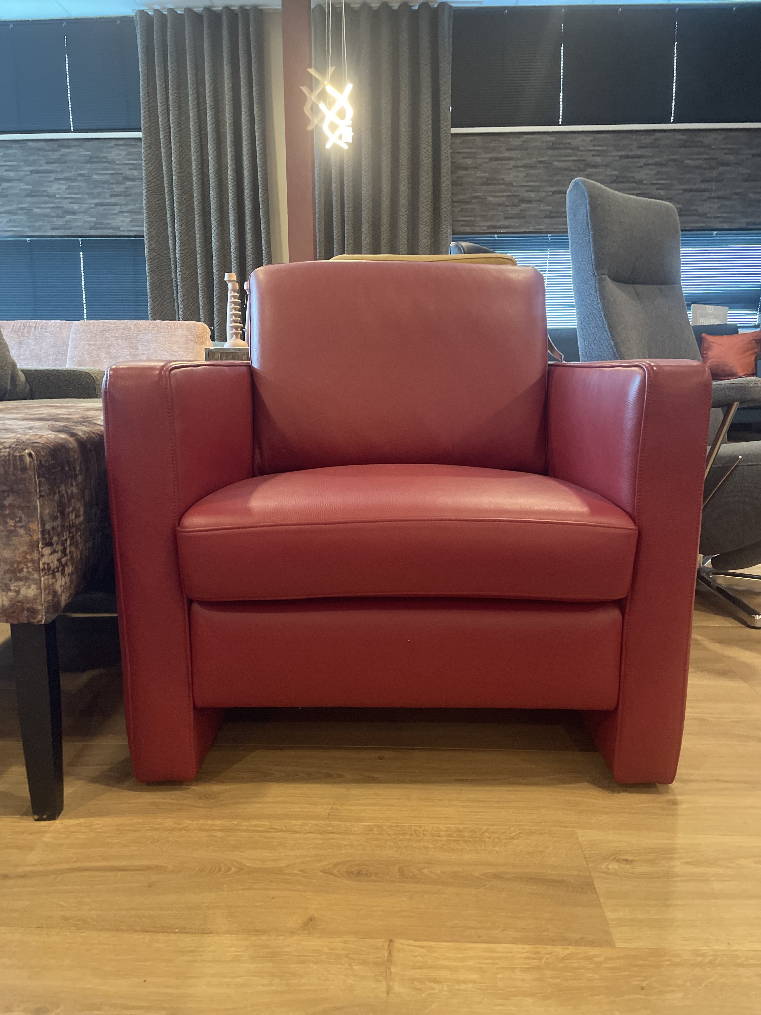 Afhaal showroommodel, rood leder fauteuil