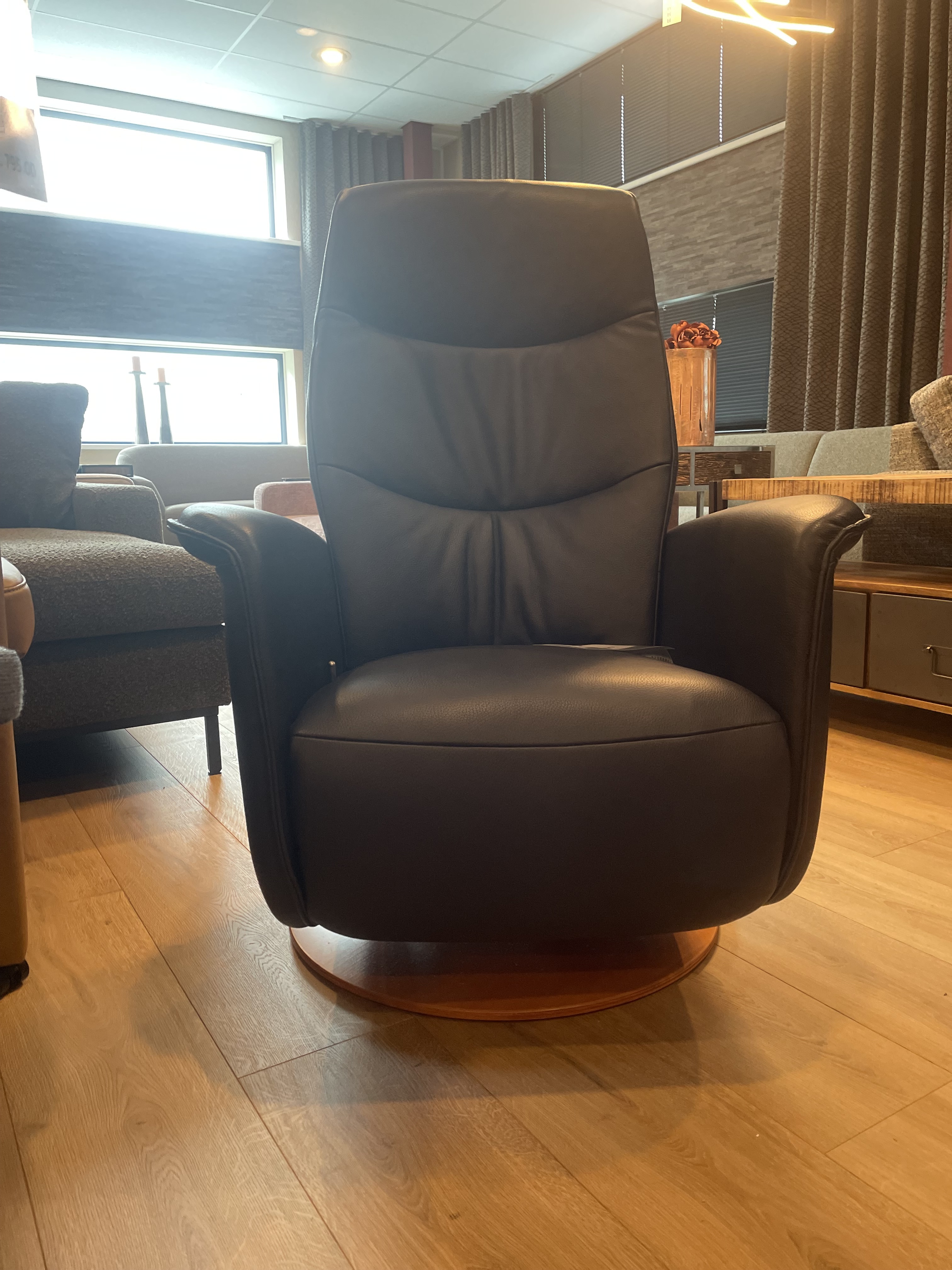 Afhaal showroommodel, relaxfauteuil leder